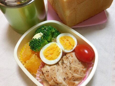 2017.2.17デカ食パン鶏胸焼きゆで卵パパ弁♡